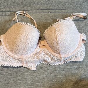 Aerie Lace Underwire Bra in Light Pink